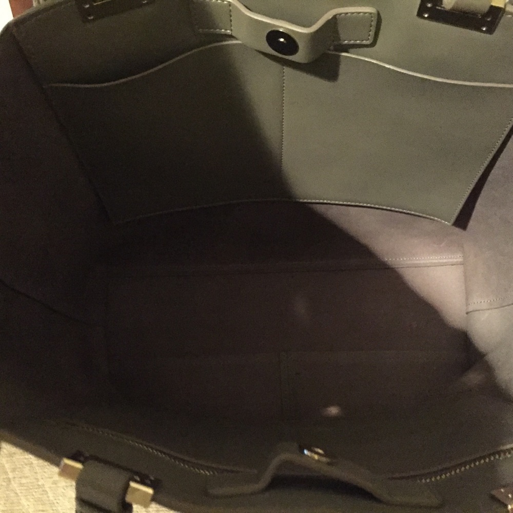 VINCE CAMUTO SMOKEY LEATHER LARGE TOTE BAG  NWT - Picture 7 of 7
